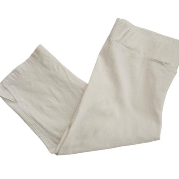 Motherhood White Maternity Capris - Picture 1 of 7